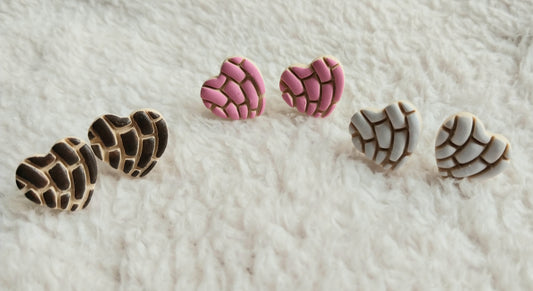 Mini Concha Stud Earrings