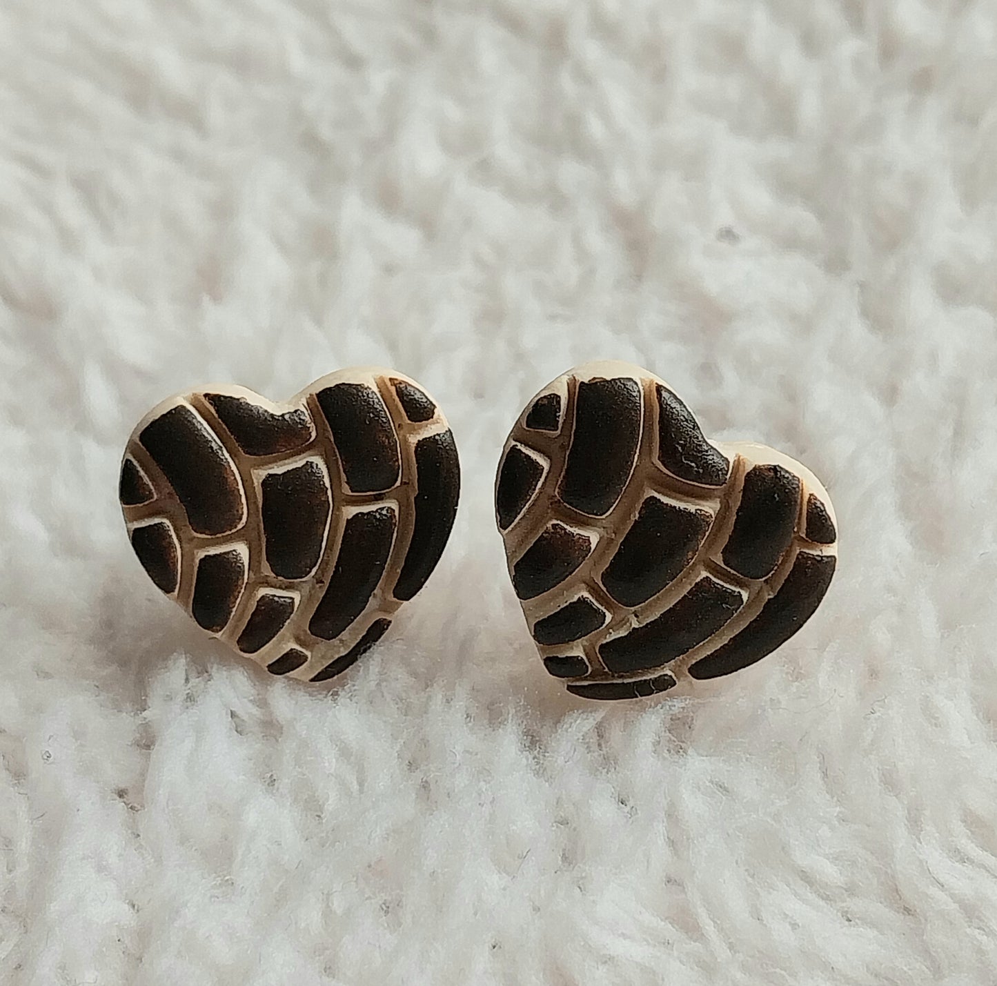 Mini Concha Stud Earrings