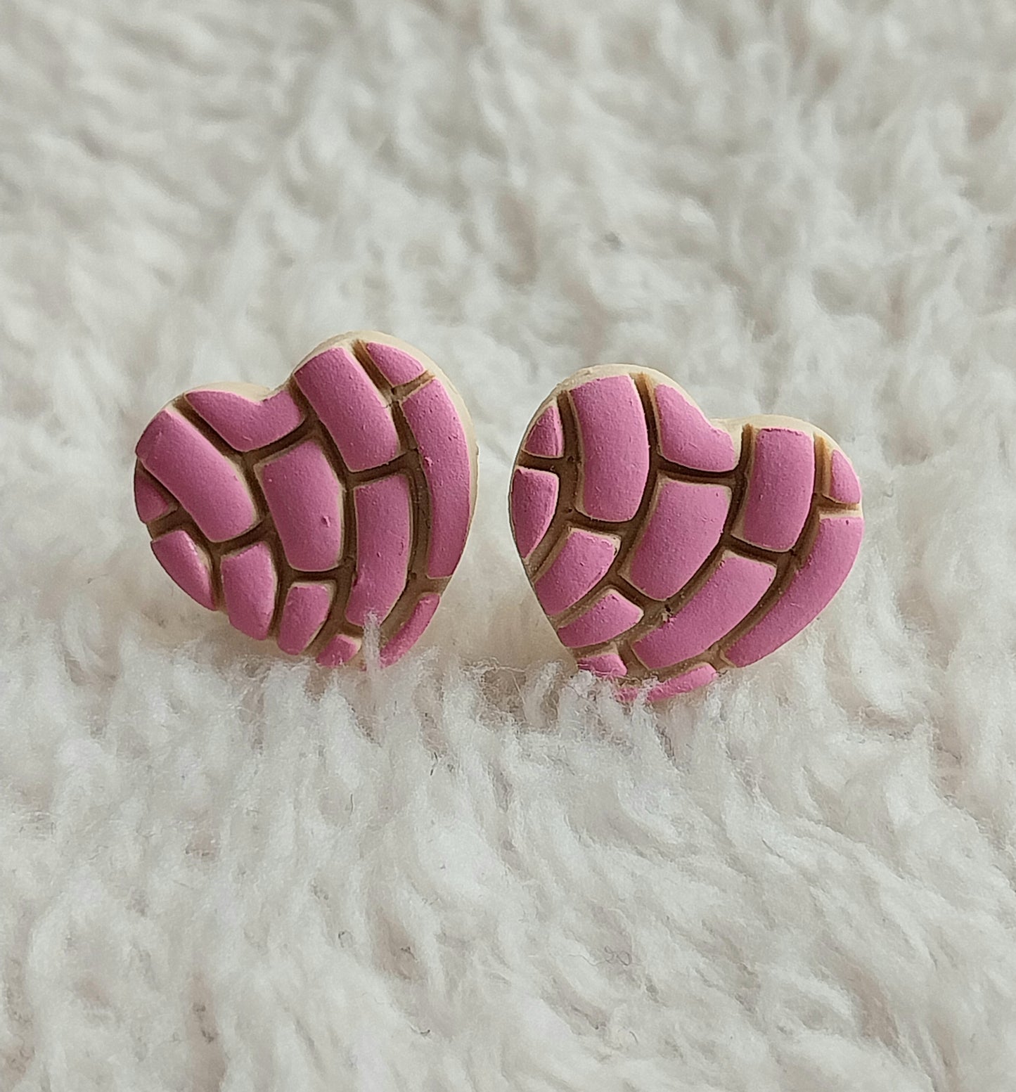 Mini Concha Stud Earrings
